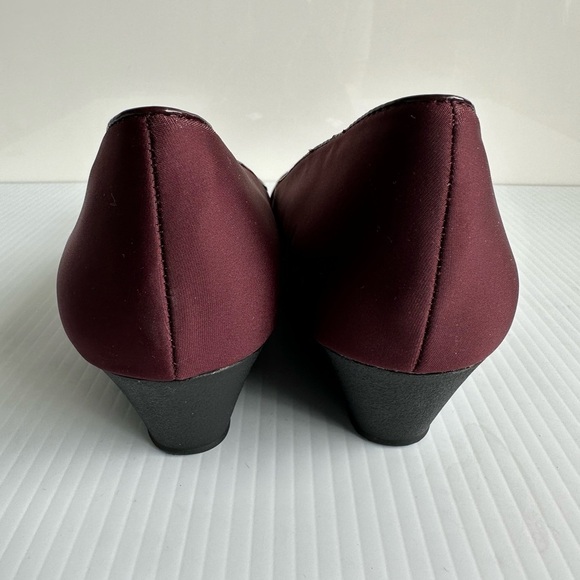 Bandolino Burgundy Wedge Size 8 Office Business Work Wear Internship - Picture 10 of 11